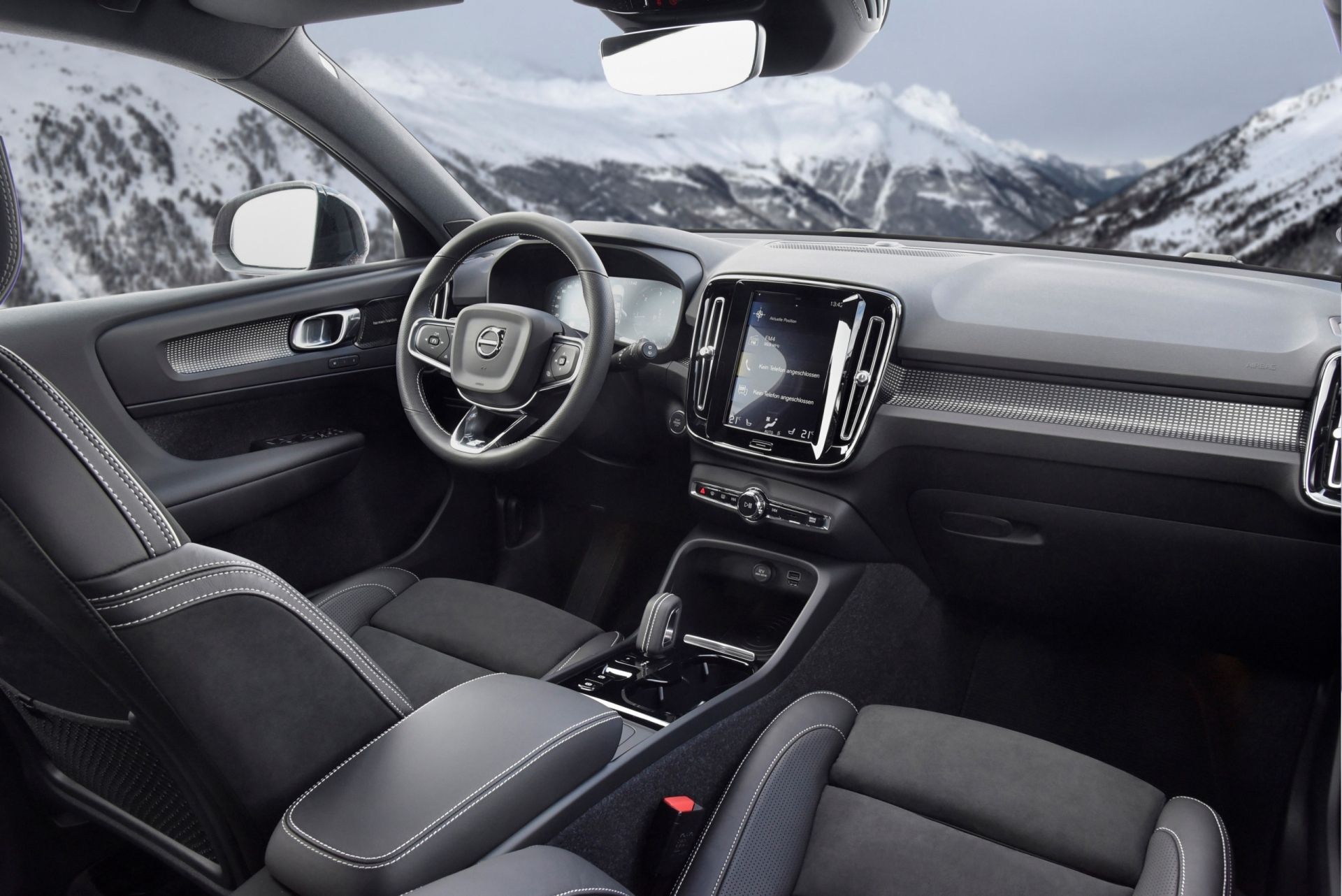 Фото інтер'єру Vovlo XC40